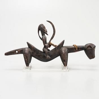 Twelve sculptures, reportedly from Makonde, Tanzania, Luba, Congo, and moore, from the second half of the 20:th century.