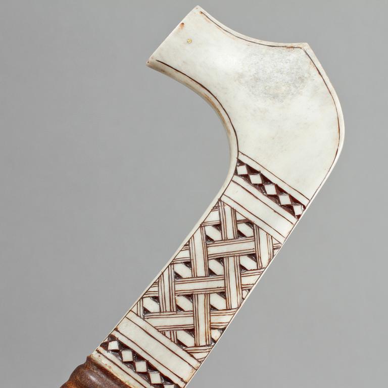 SAMEKNIVAR, 2 st, monogramsignerade, varav en troligen Karl Eriksson, 1900-tal.