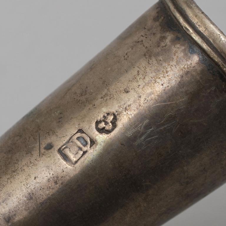 SJÖSKUMSPIPOR, 2 st, infattningar i silver, 1700/1800-tal.