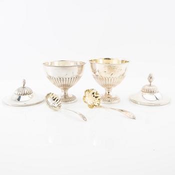 Sugar bowls 4 pcs in the Gustavian style, silver plate, and a box with a lid by Mappin & Webb.