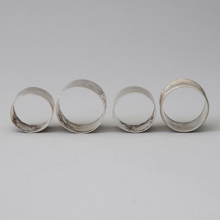 SERVETTRINGAR, sterlingsilver, ett par, London 1896, och 2 st, 800 silver, 1900-tal. Totalvikt 148 g.