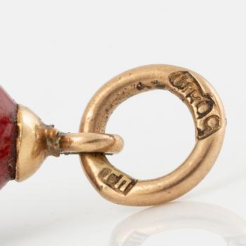 Pendants, 2 pcs, egg, red stone possibly purpurin and sunstone, 18K and 14K gold.