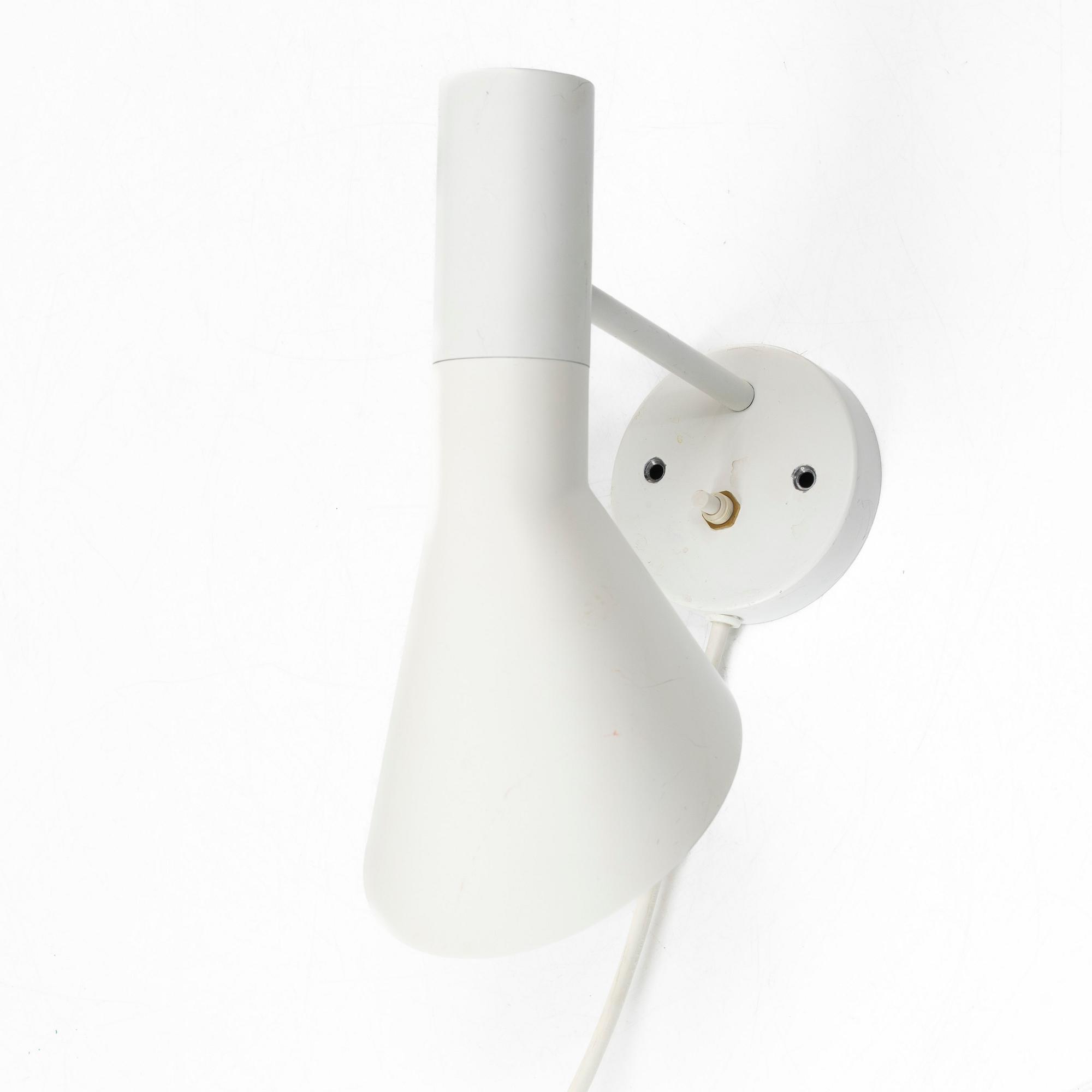 Arne Jacobsen, vägglampa, "AJ", Louis Poulsen.