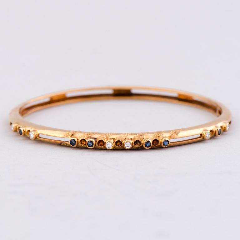 ARMRING, safirer, diamanter, 14K guld. Sovietunionen.