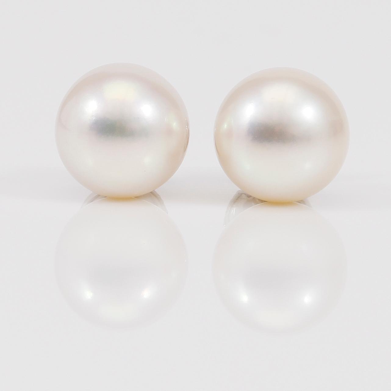 ÖRHÄNGEN, 1 par, vittonade odlade pärlor.