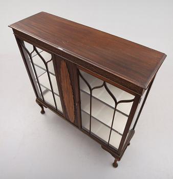 VITRINSKÅP, 1900-talets andra hälft.