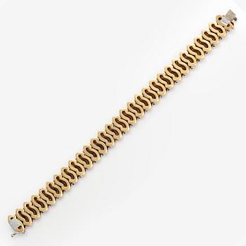An 18K gold bracelet, diamonds approx. 0.14 ct in total and sapphires, Italy. Finnish import marks.