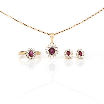 HÄNGE, RING och ÖRHÄNGEN, ett par, 18K guld med  rubiner, ca 1,50 ct och diamanter, ca 1,20 ct. Tot vikt ca 16 g.
