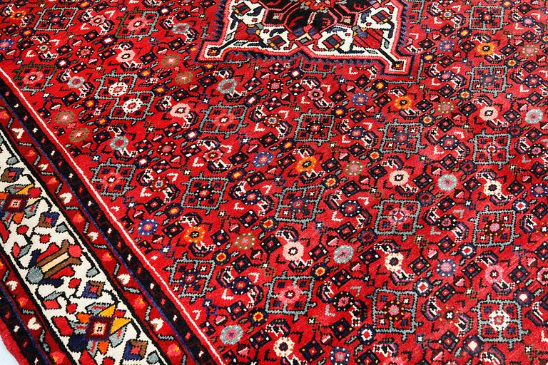 A Hosseinabad carpet, c 301 x 215 cm.