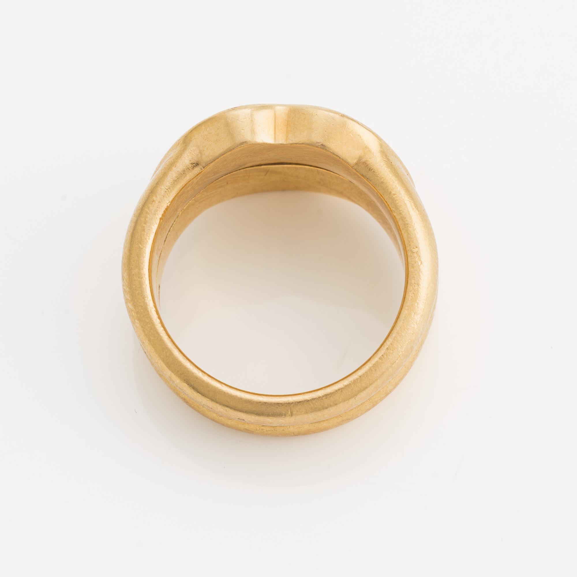Ring, Ellen Curtis, 18K guld och briljantslipade diamanter. Stockholm 1997.
