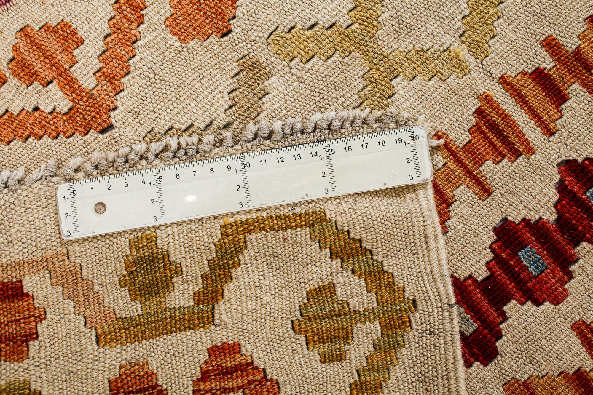 MATTA, kelim, 340 x 240 cm.