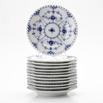 Royal Copenhagen, assietter, 12 st, porslin, "Musselmalet helblonde", Danmark.