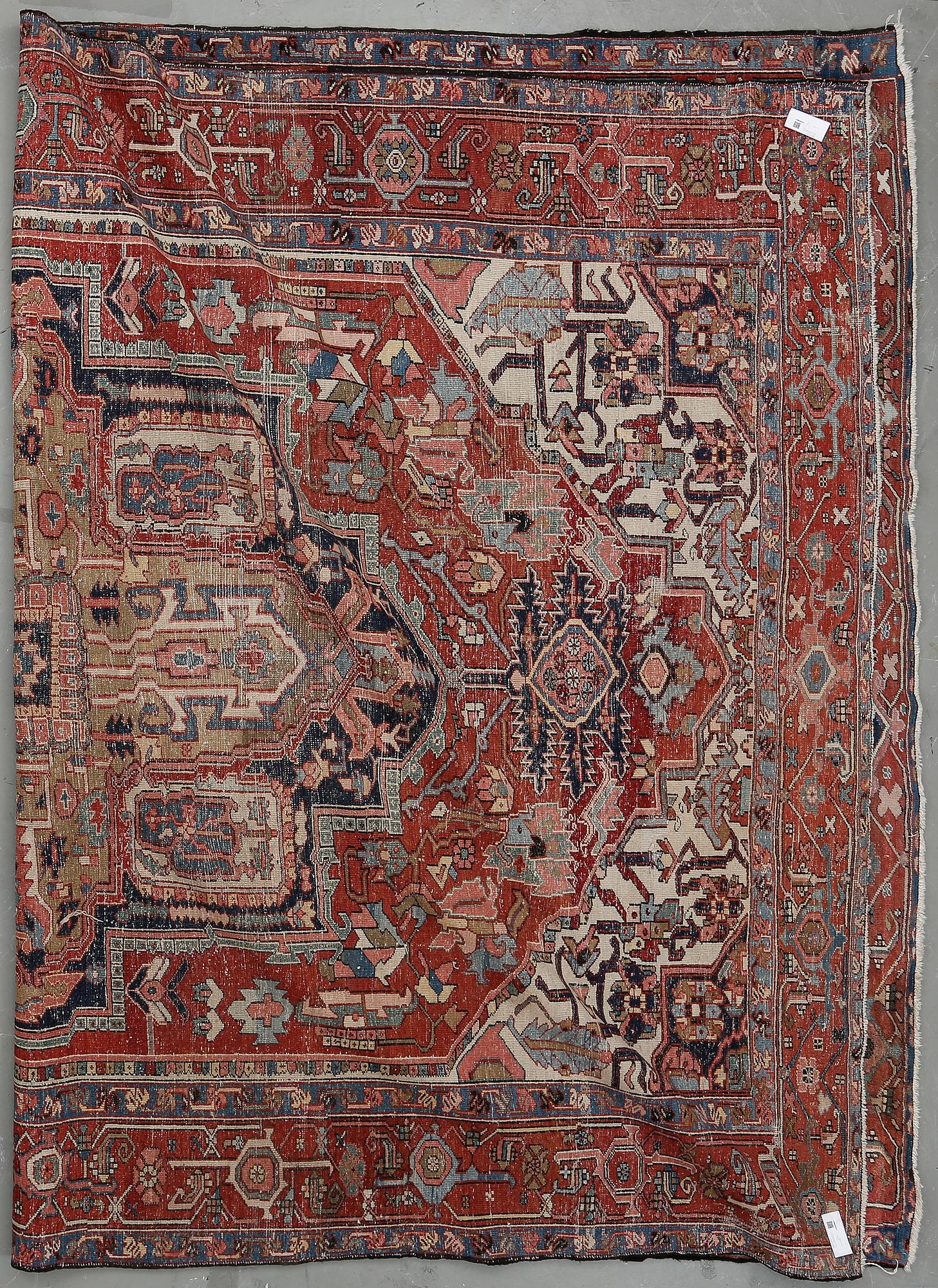 MATTA, Antik/semiantik, Heris. Ca 410x280 cm.