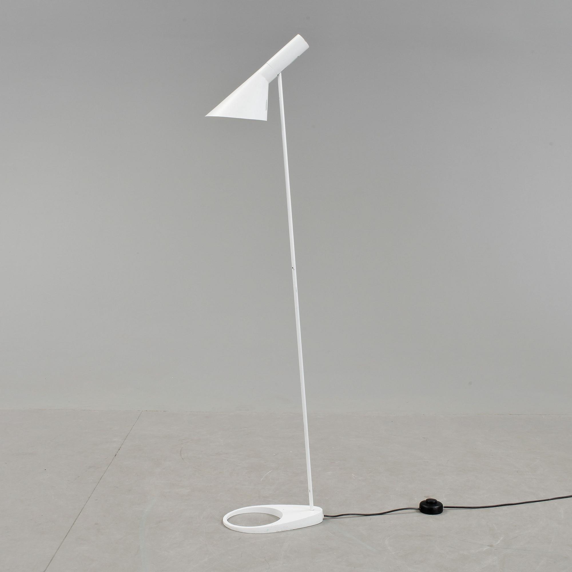 GOLVLAMPA, "AJ", Arne Jacobsen för Louis Poulsen. Inköpt 1980-tal.