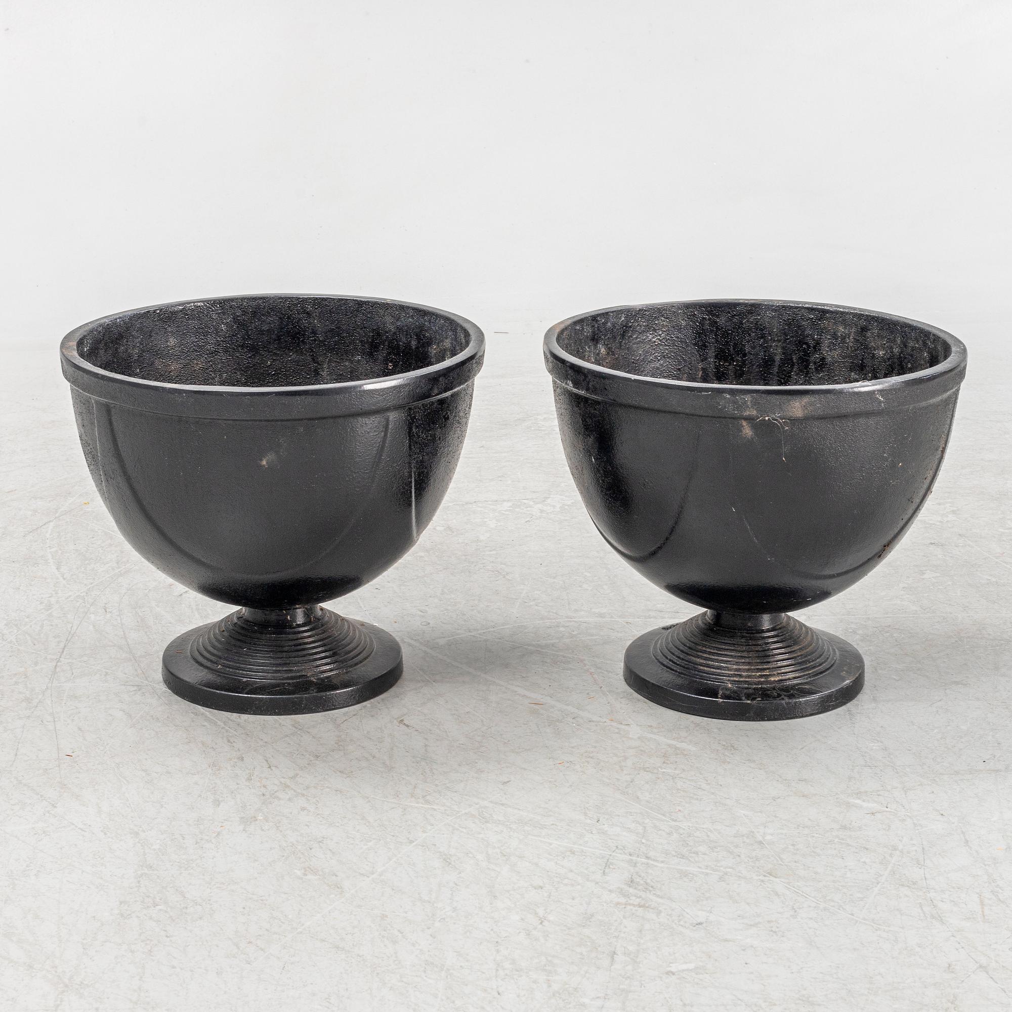 A pair of garden planters, 'No 1', Byarums Bruk, Sweden, 21st century.