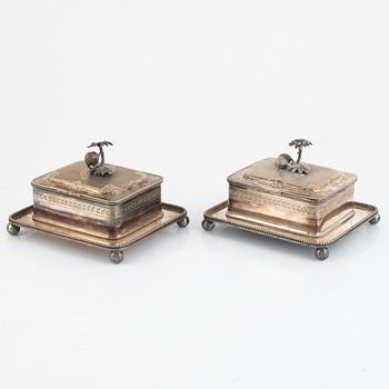 Mappin & Webb, smöraskar, ett par, nysilver, Sheffield, England.