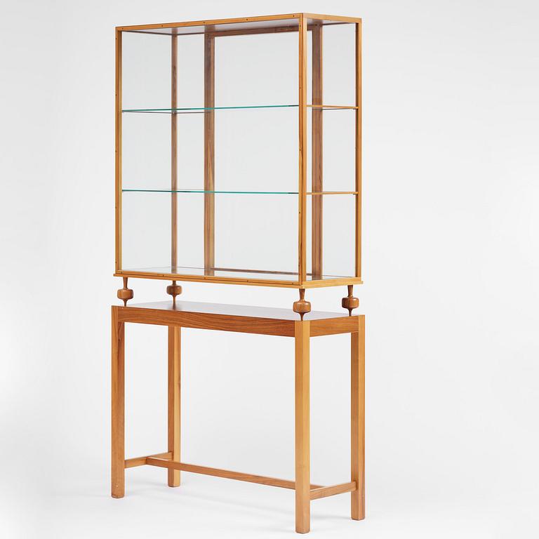 Josef Frank, a walnut showcase cabinet model "B 2077", Firma Svenskt Tenn.