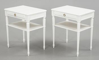 SÄNGBORD, ett par, gustaviansk stil, omkr 1900-talets mitt.