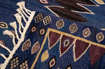 Barbro Nilsson, matto, "Snäckorna", flat weave, ca 312-313,5 x 200-204,5 cm, signed AB MMF BN.