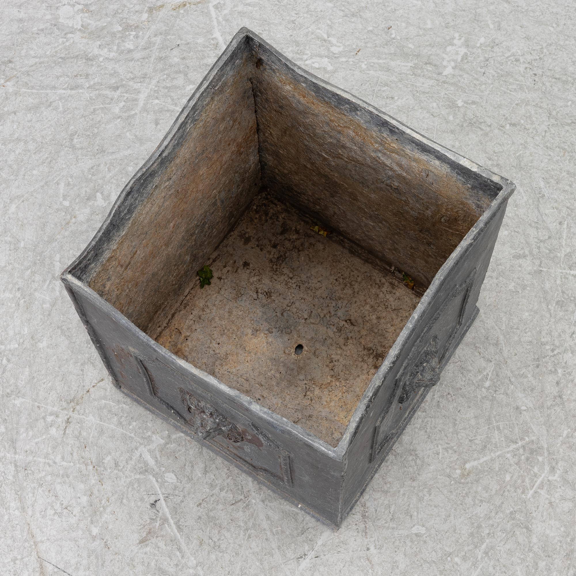 Garden pot, contemporary.