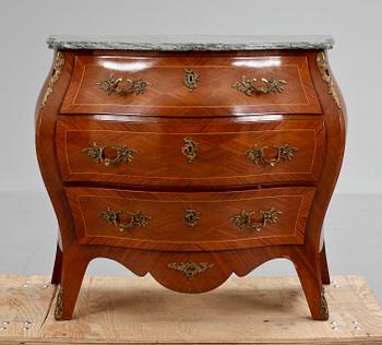 BYRÅ, rokokostil, 1900-talets mitt.