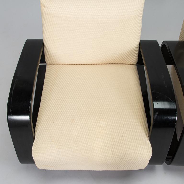 Alvar Aalto, a pair of 1970s armchairs 'Tank chair', model 400, for Artek.