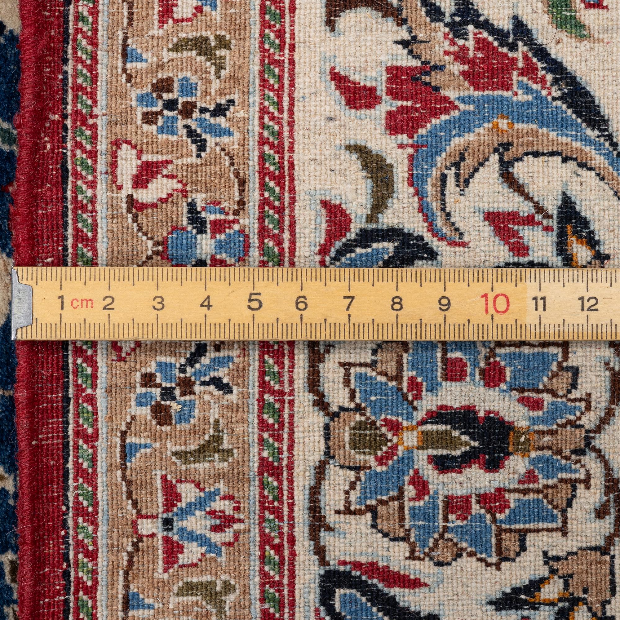 Carpet, Isfahan, ca 155 x 105 cm.