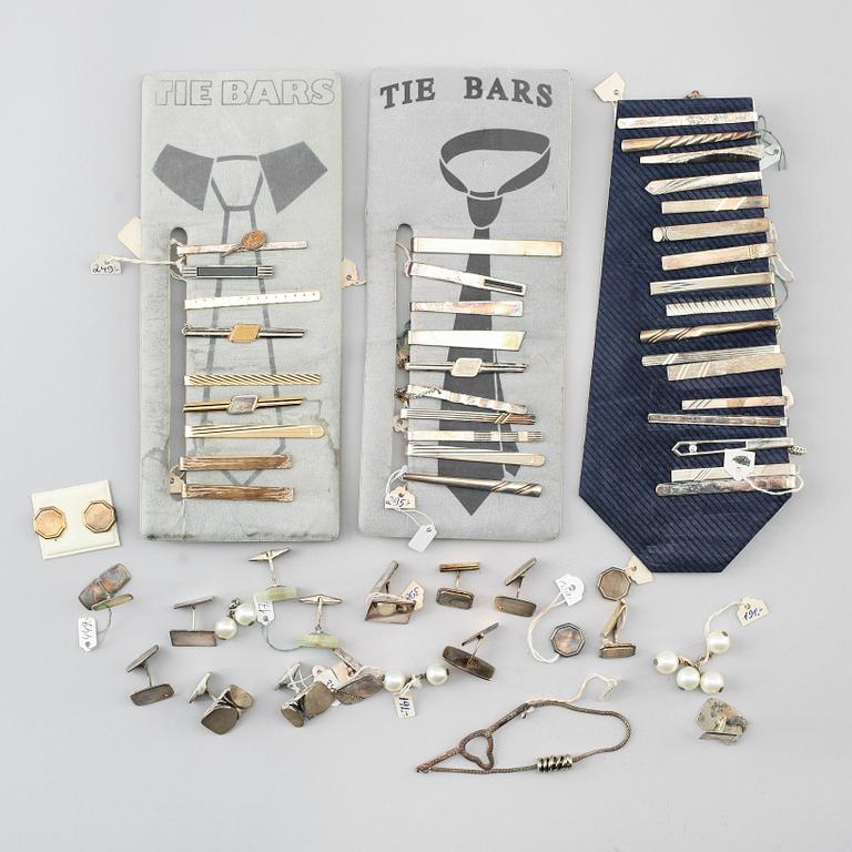 SLIPSNÅLAR OCH MANSCHETTKNAPPAR, mestadels silver, 1900-talets andra hälft.