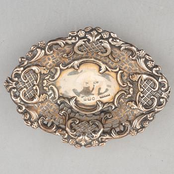 A set of five silver items, including Kemp Brothers, London, England 1895.