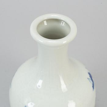 A Chinee blue and white vase, 20th century.