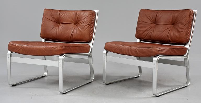 FÅTÖLJER, ett par, "Mondo" samt BORD, Karl-Erik Ekselius för JOC Möbler, 1900-talets andra hälft.