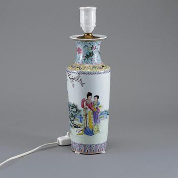 BORDSLAMPA, porslin, Kina, omkring 1900-tal.