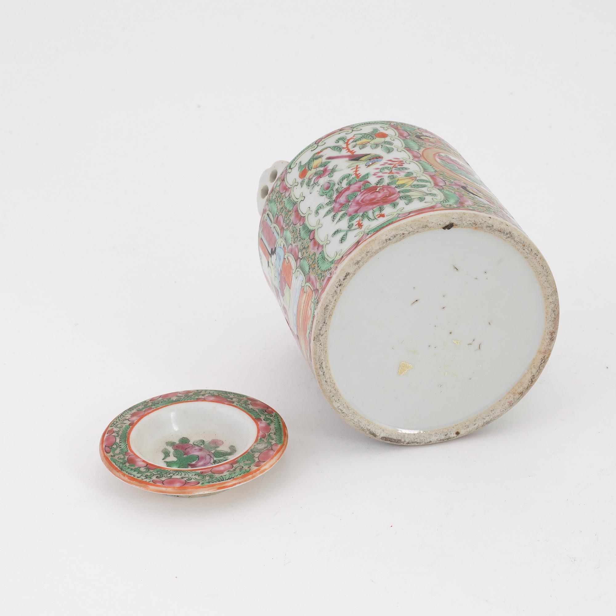 Karott med lock samt tekanna, porslin, Kina, Kanton, 1800-tal.