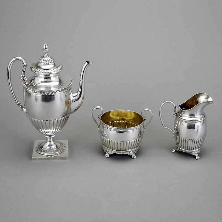 KAFFESERVIS, 3 snarlika delar, silver, GAB och CG Hallberg Stockholm 1903-1911. Total vikt ca 1145 gram.