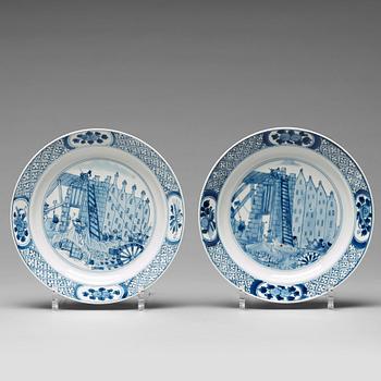 588. A pair of blue and white Rotterdam plates, Qing dynasty, Kangxi (1662-1722).