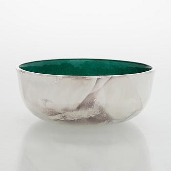 A. Tillander, skål, sterlingsilver och emalj, Åbo 2005.