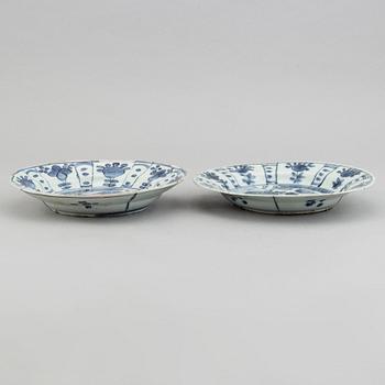 A set of two blue and white kraak dishes, Ming dynasty, Wanli (1572-1620).
