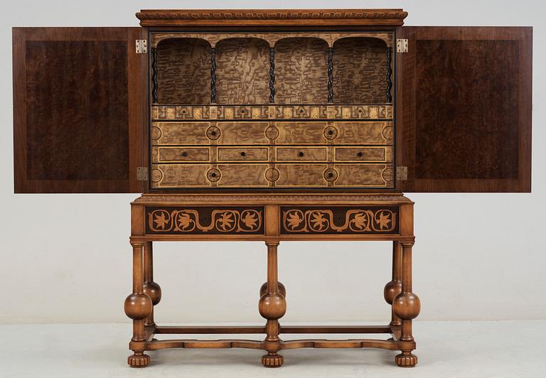 KABINETTSKÅP, Isidor Hörlin, tillskriven, 1920/30-tal.