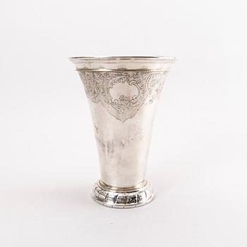 A Swedish 20th century silver beaker mark of Tage Göthlin Gothenburg 1948, weight 500 gram.