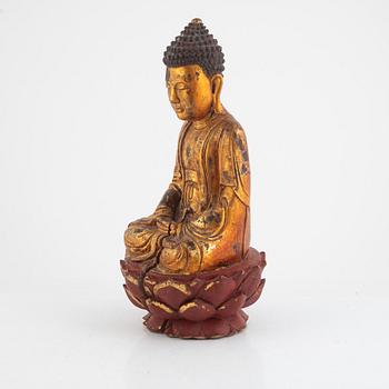 A gilt and lacquered figure of a seated buddha, late Qing dynasty.