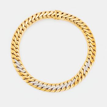 A Bucherer necklace in 18K gold set with round brilliant-cut diamonds.