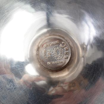 VINBÄGARE, sterlingsilver, Harald Nielsen för Georg Jensen, designår 1928. Vikt ca 324g.