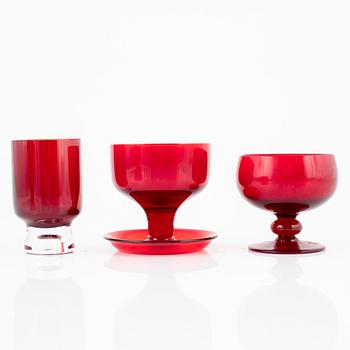 34 pieces of swedish red glass, including Reijmyre and Monica Bratt.