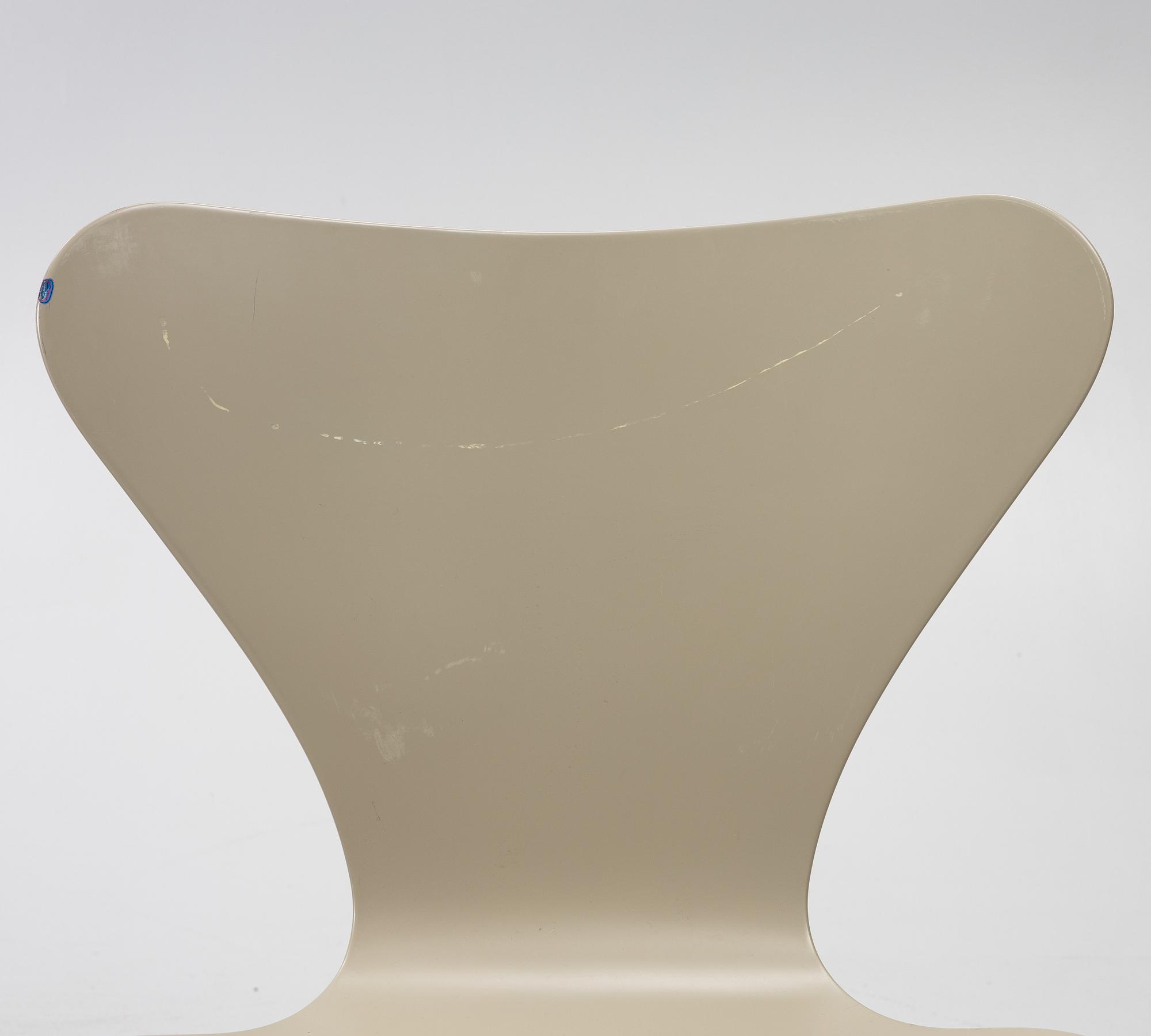 Arne Jacobsen, Four "Sjuan" chairs, Fritz Hansen, Denmark.