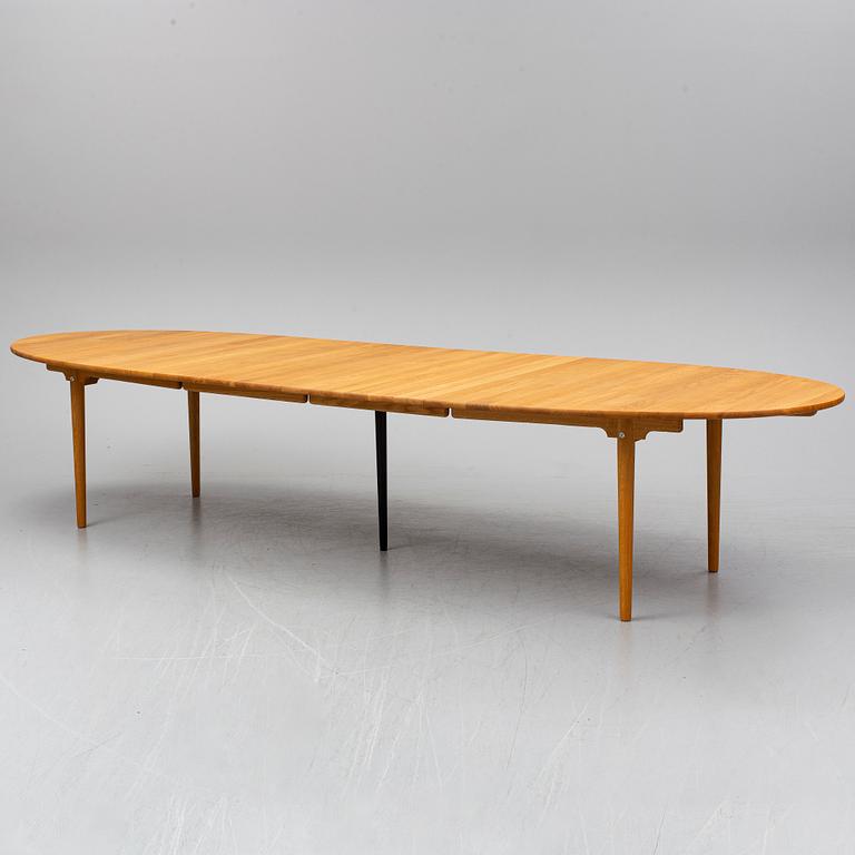 HANS J WEGNER, a oak dining table model CH339, Carl Hansen & Son, Denmark.