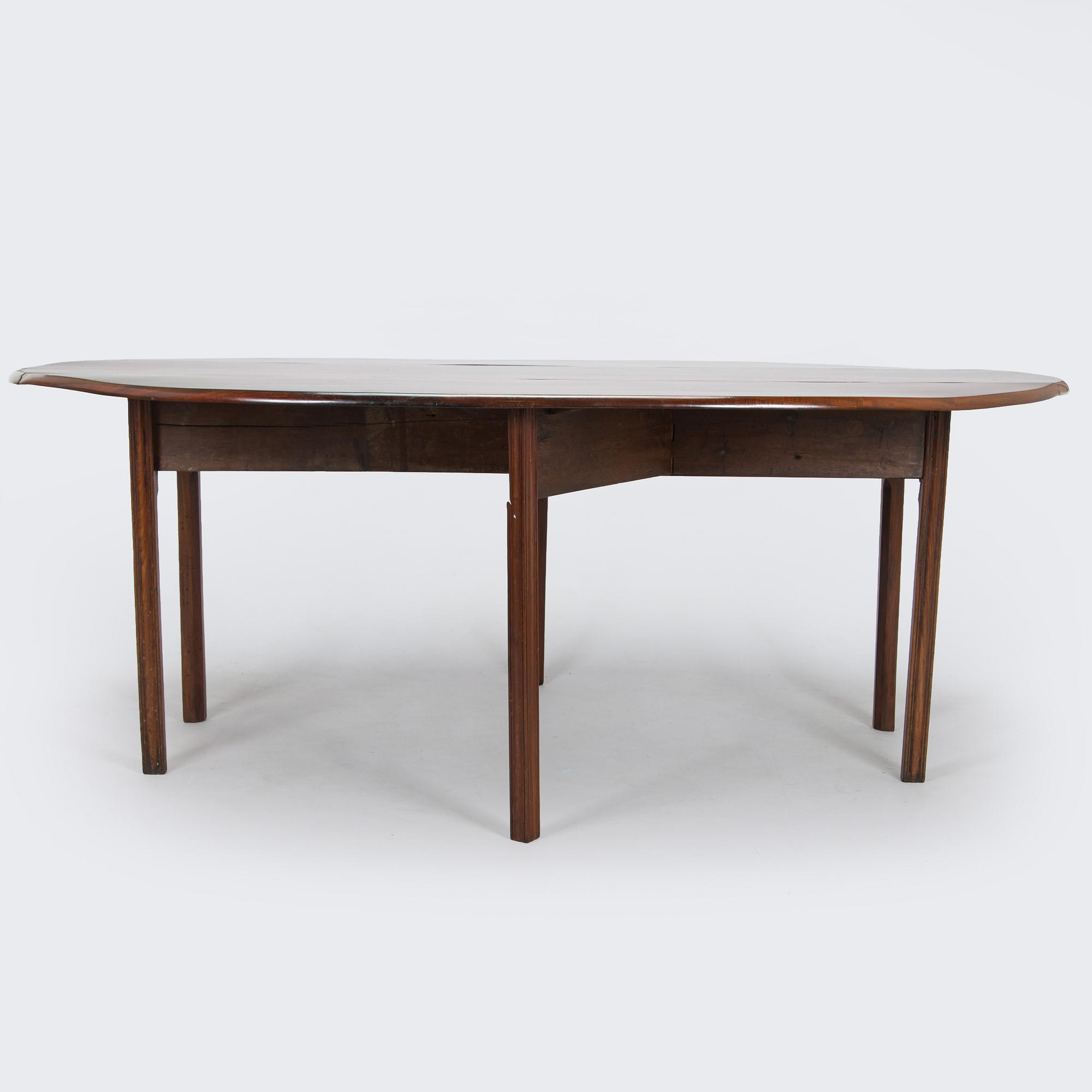 Drop-leaf dining table, England turn of the century 1800/1900.