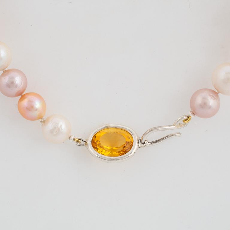 COLLIER, med sötvattenspärlor, citrinlås.