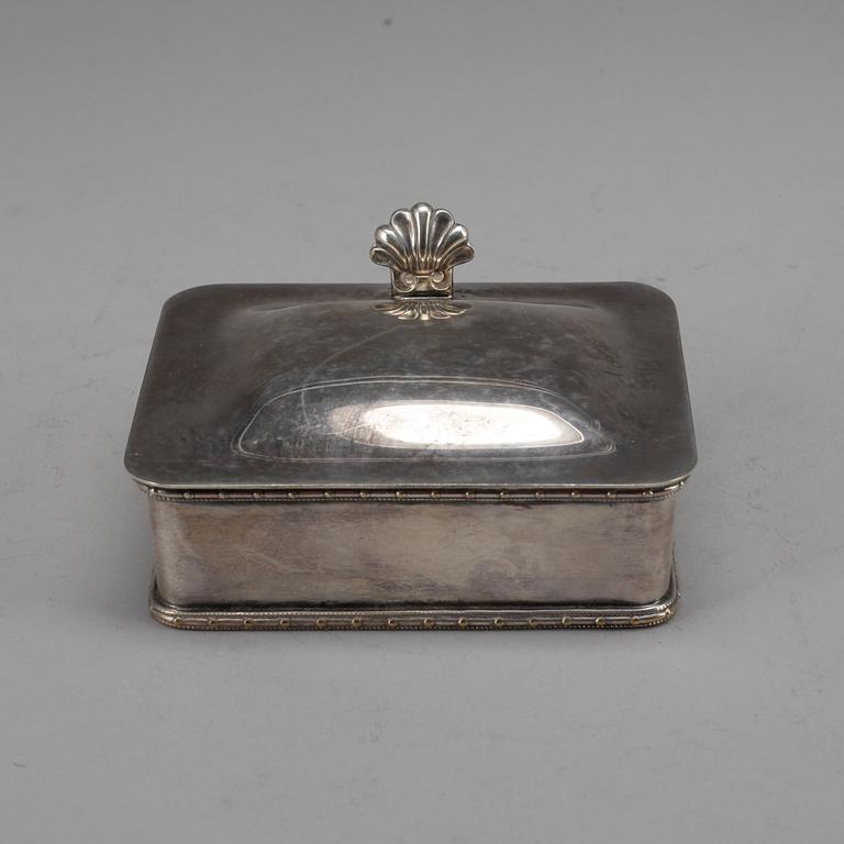 PARTI SILVER, 2 delar, bla Nils Leonard Dahlström, Örebro 1864. Total vikt ca 127 gram.