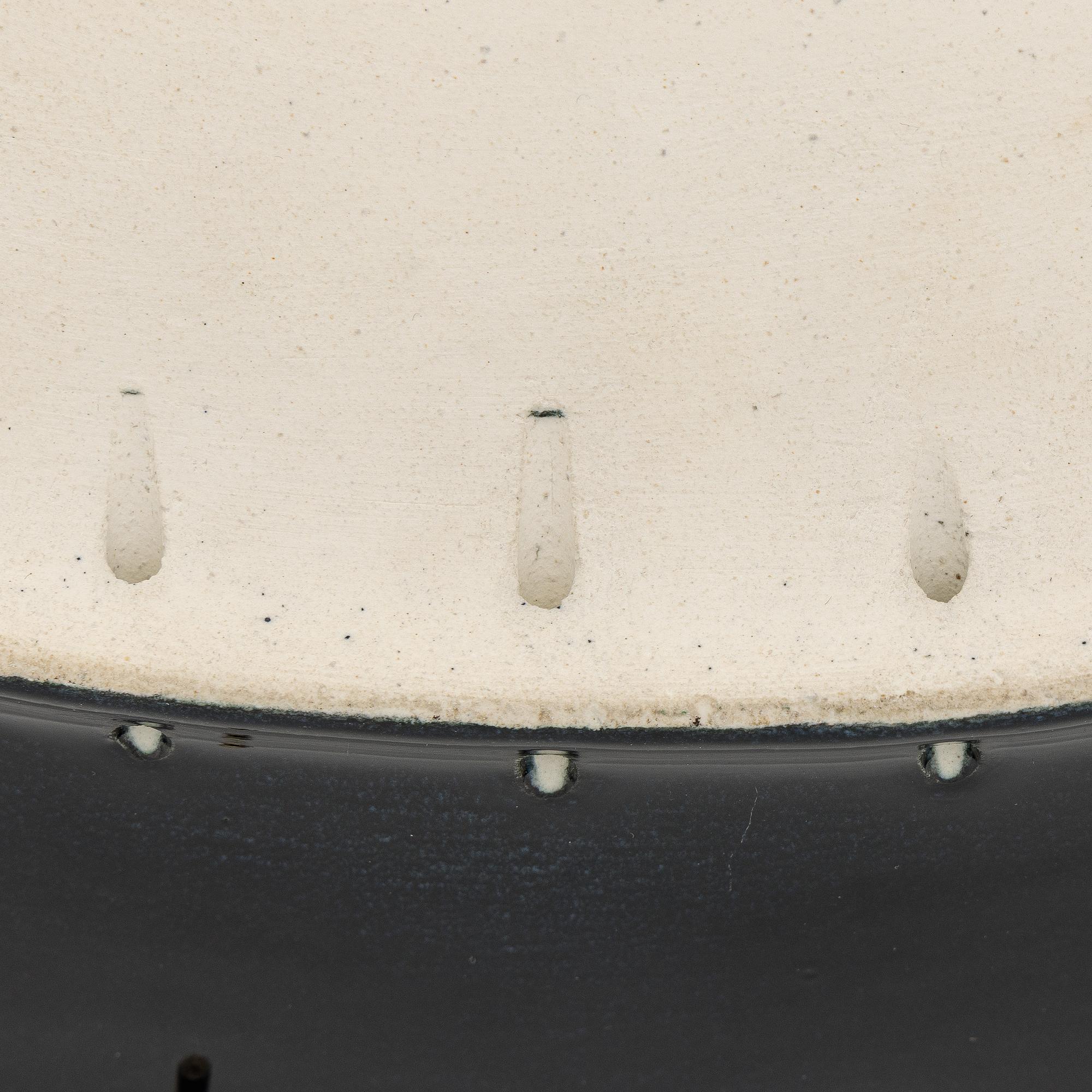 Birger Kaipiainen, Decorative dish, ceramic, signed Kaipiainen Arabia.