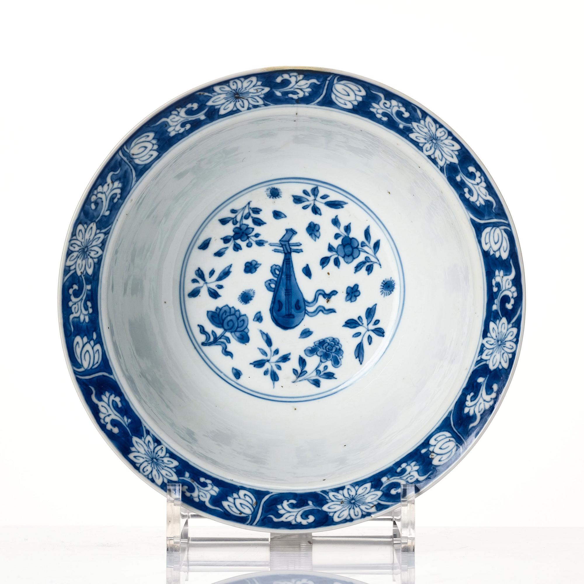 Skål, porslin. Qingdynastin, Kangxi (1662-1722).
